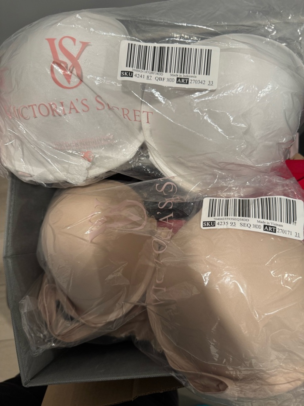 Victoria's Secret NWT Front Close Push-Up Bras-2Pack